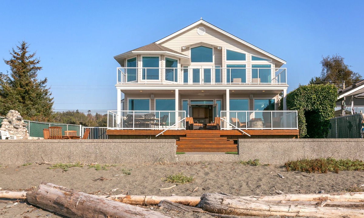 Ferndale House | Oceanfront Home with Amazing Views, and Easy Beach Access
