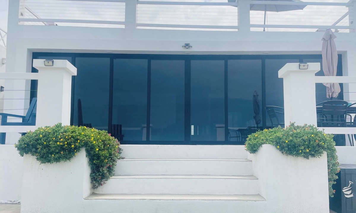 Lengueta Arenosa House | Oceanfront home with spectacular views!