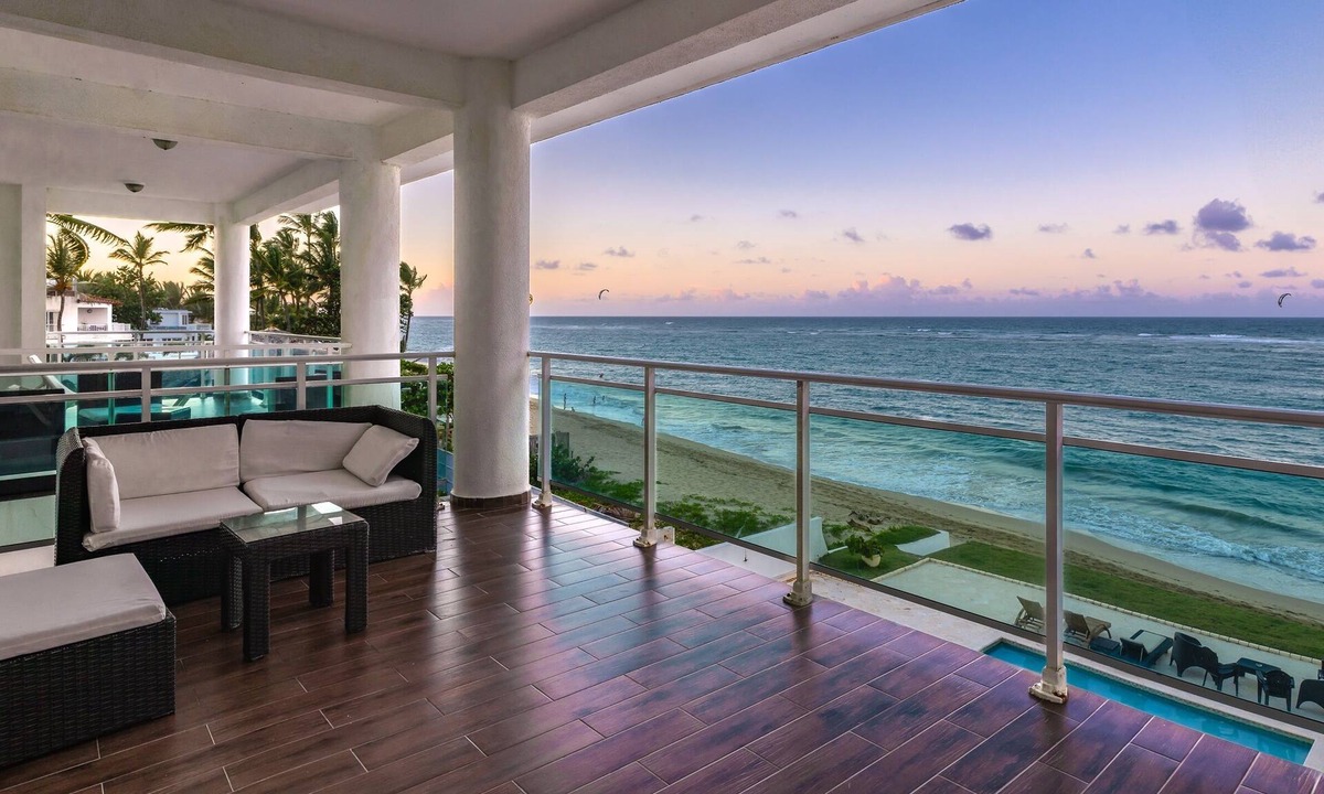 Cabarete Condo | Oceanfront Hot Tub Pool King Size Bed 305