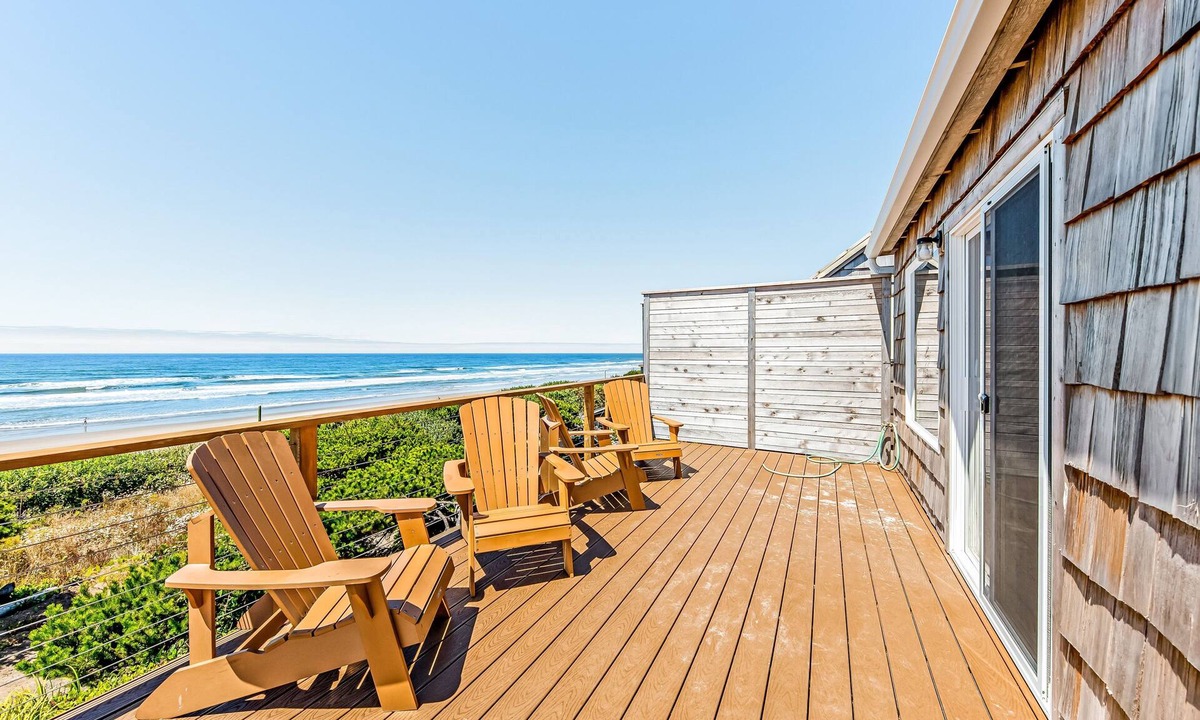 Edgewater Shores House | Oceanfront, Hot Tub, Sleeps 23-62!
