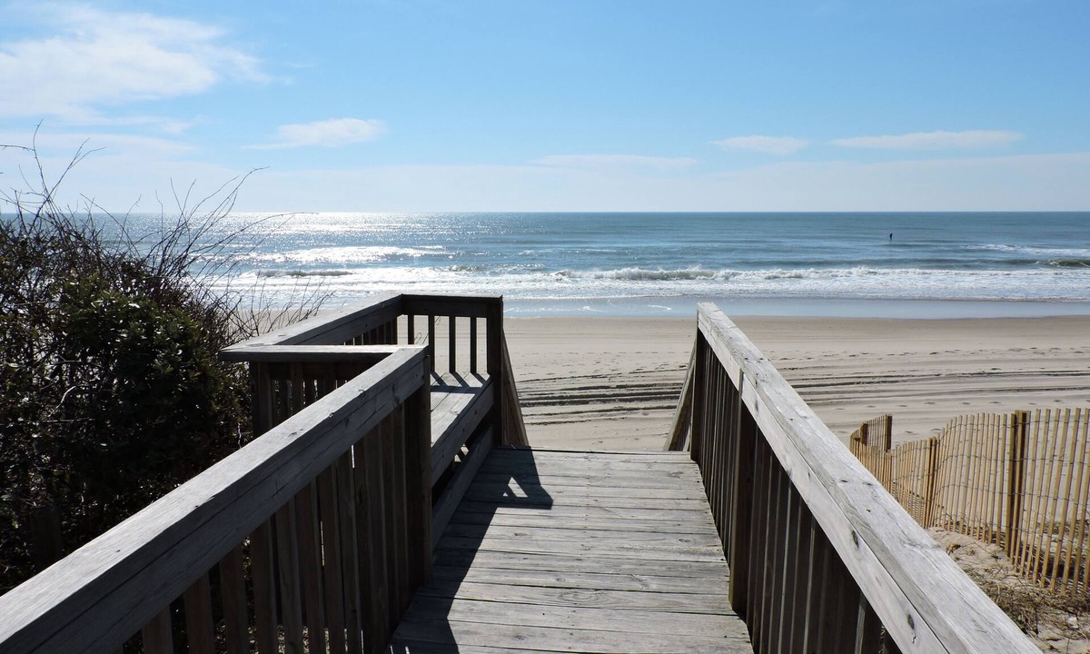 Emerald Isle House | Oceanfront, hot tub, dog-friendly and an elevator