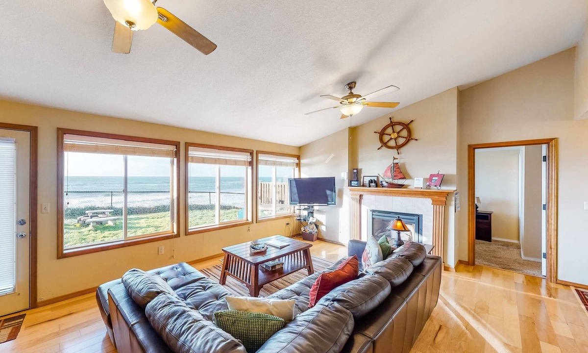 Gleneden Beach House | Oceanfront house steps to beach with private hot tub firepit and spectacular view