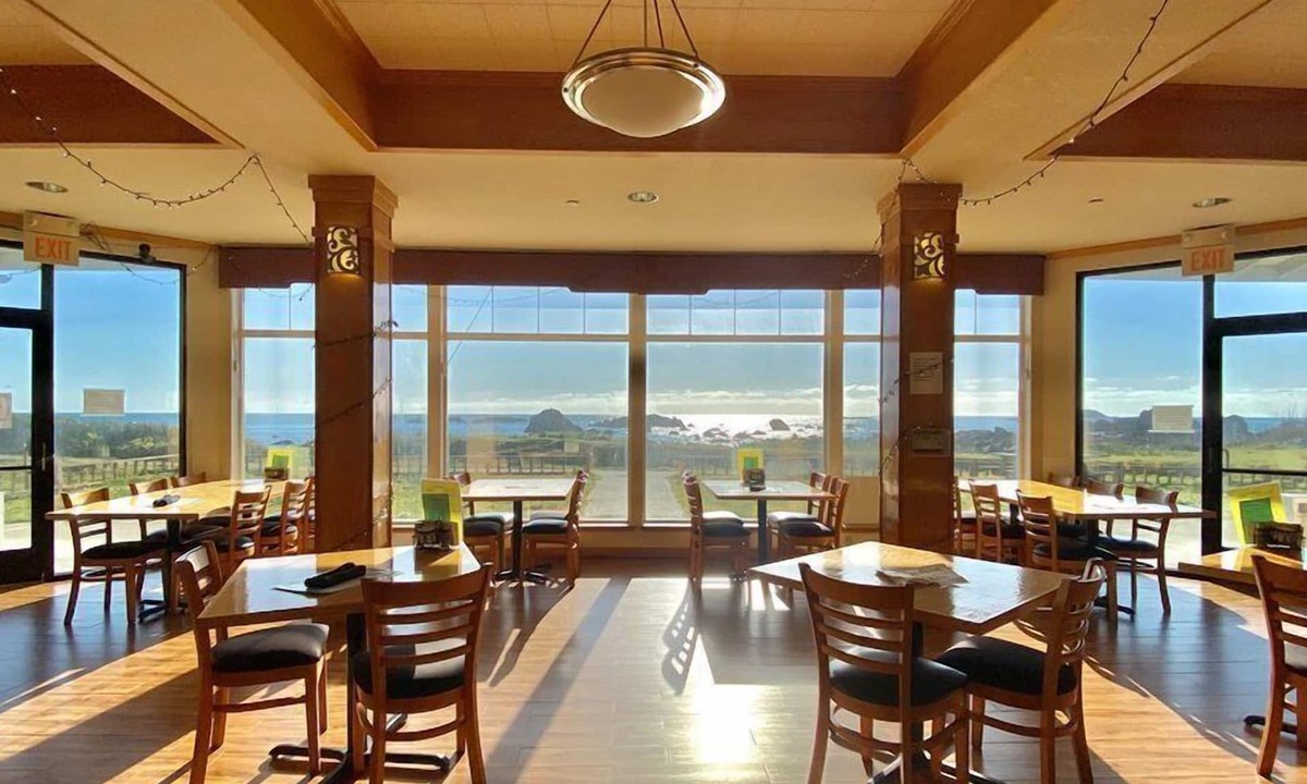 Crescent City Hotel | Oceanfront Lodge