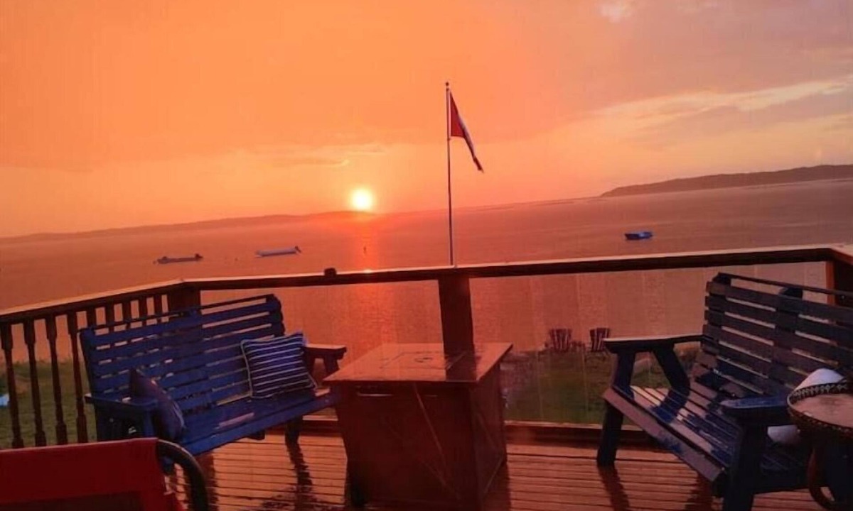 Cormierville Apartment | Oceanfront Loft Getaway