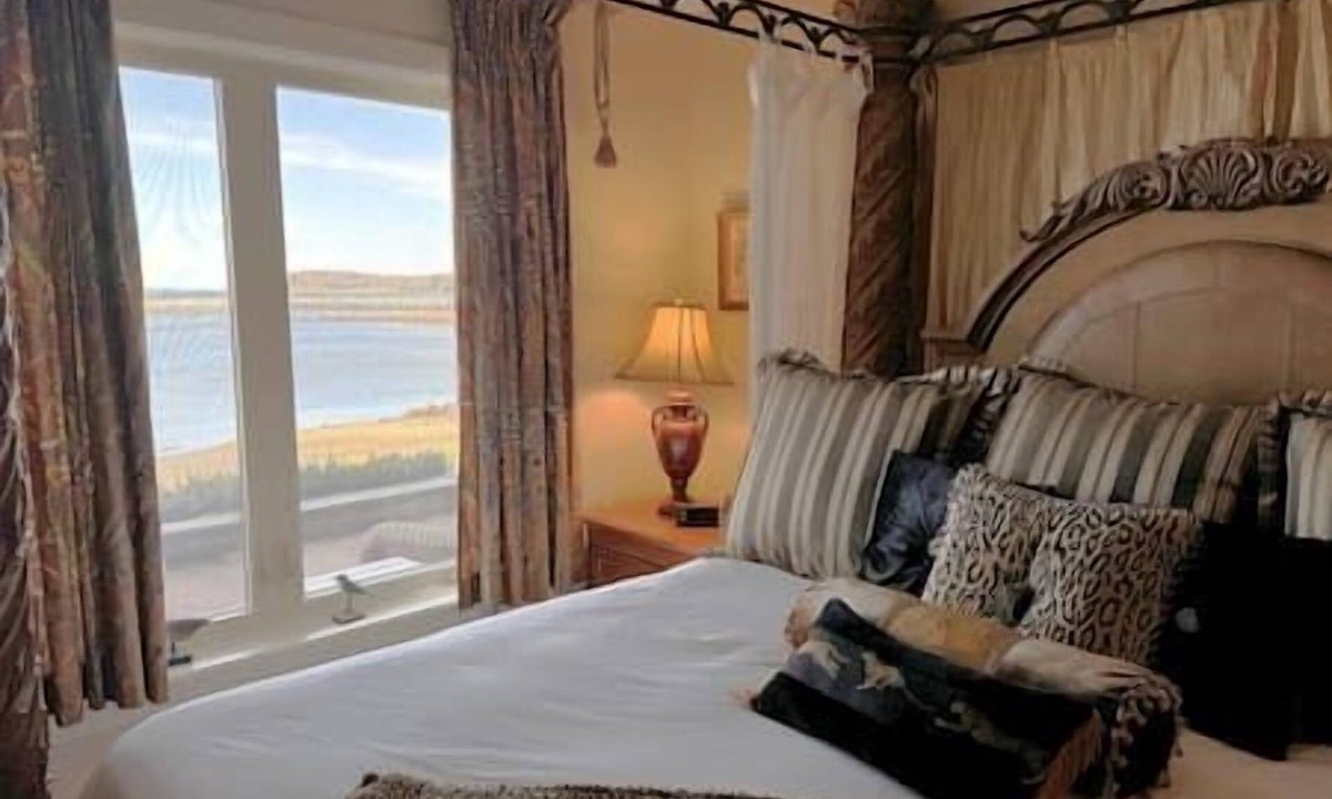 Western Shore House | Oceanfront Luxury Magical Views Sunset and Sunrise