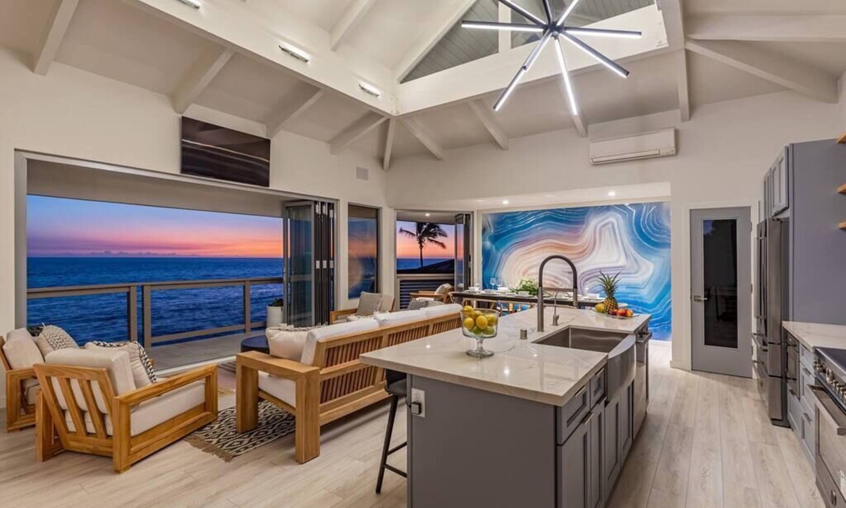 Kahaluu Bay House | Oceanfront Luxury Home with Beach Access and Private Pool - 5 bed/5 bath