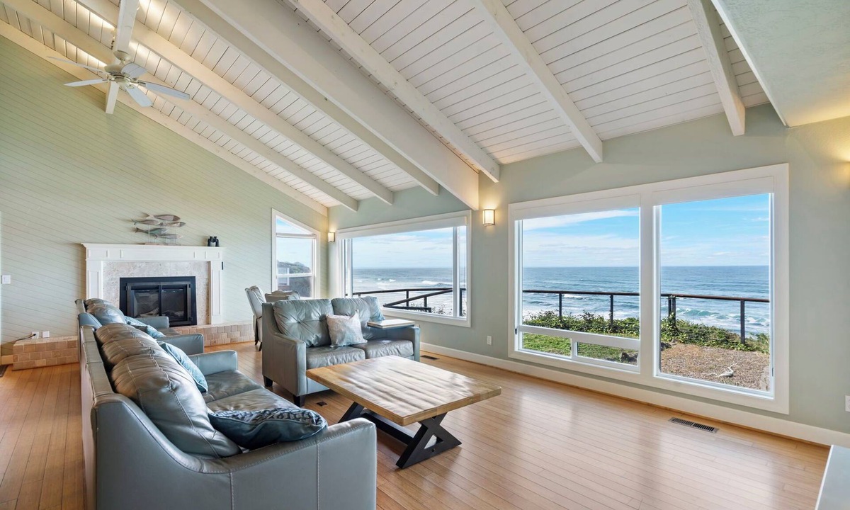 Roads End House | OCEANFRONT Luxury Roads End 4000sft home w/Hot tub! Dog friendly, amazing views!