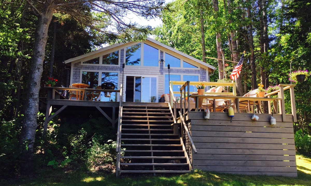 Hancock House | Oceanfront Maine Acadia Cottage