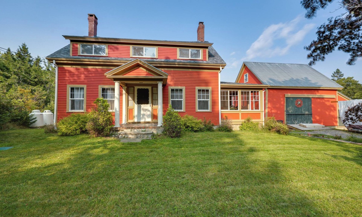 Milbridge House | Oceanfront Milbridge Getaway w/Deck & Views!