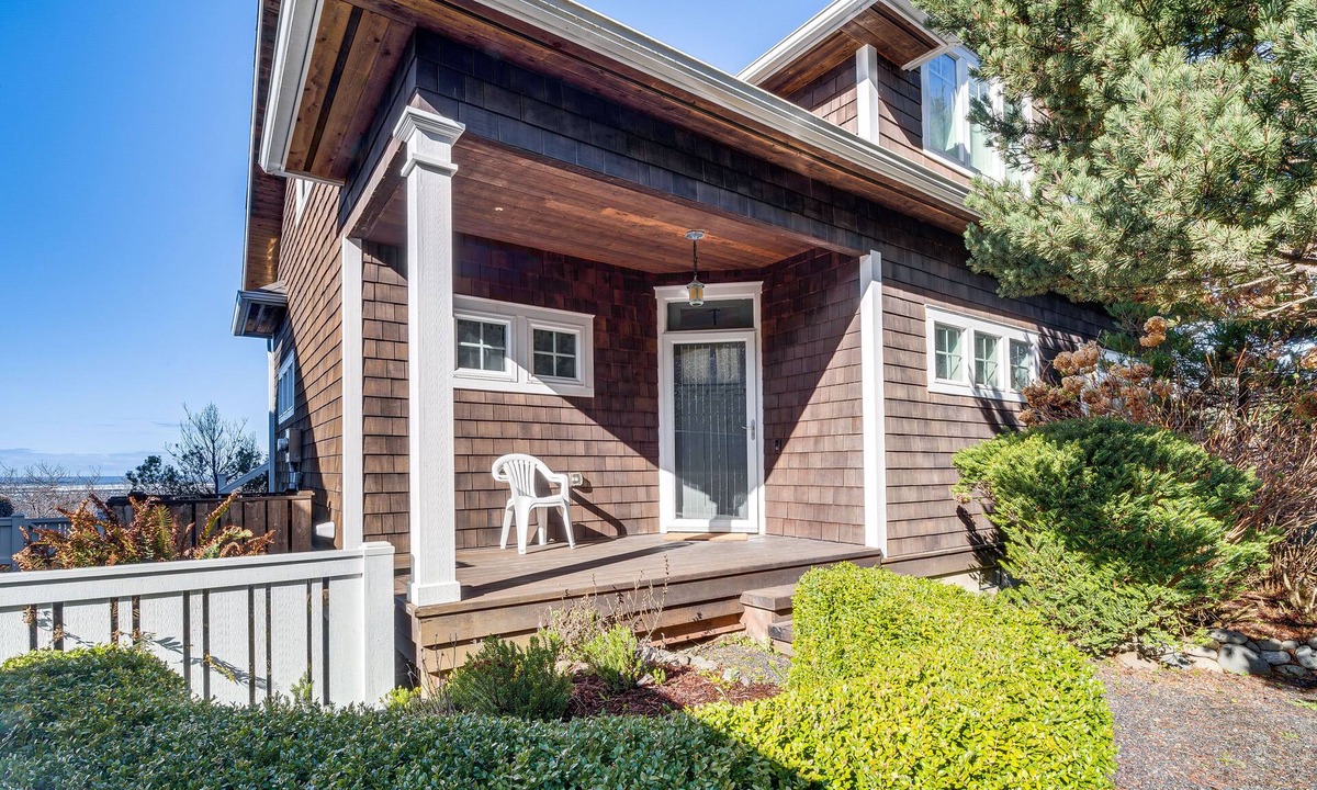 Moclips House | Oceanfront Moclips Escape w/Deck & Beach Access!