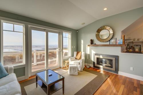Moclips House | Oceanfront Moclips Retreat with Beach Access and View!