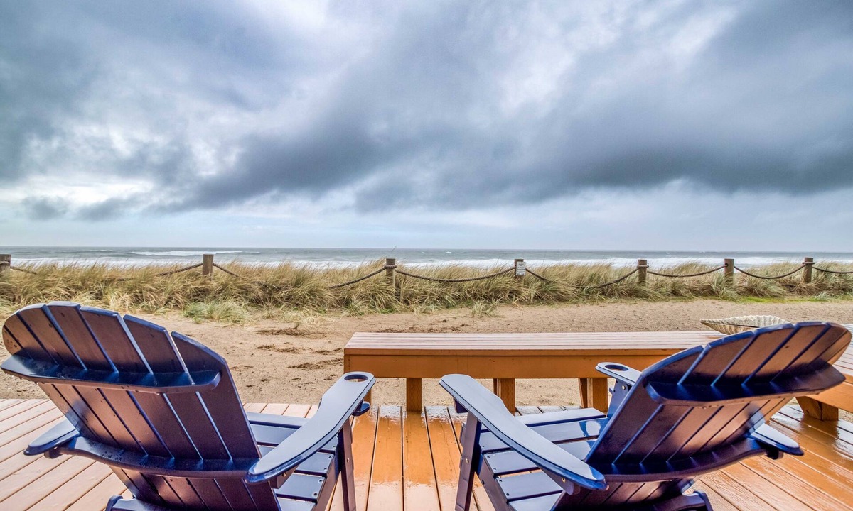 Neskowin House | Oceanfront Neskowin Beauty with Easy Beach Access!