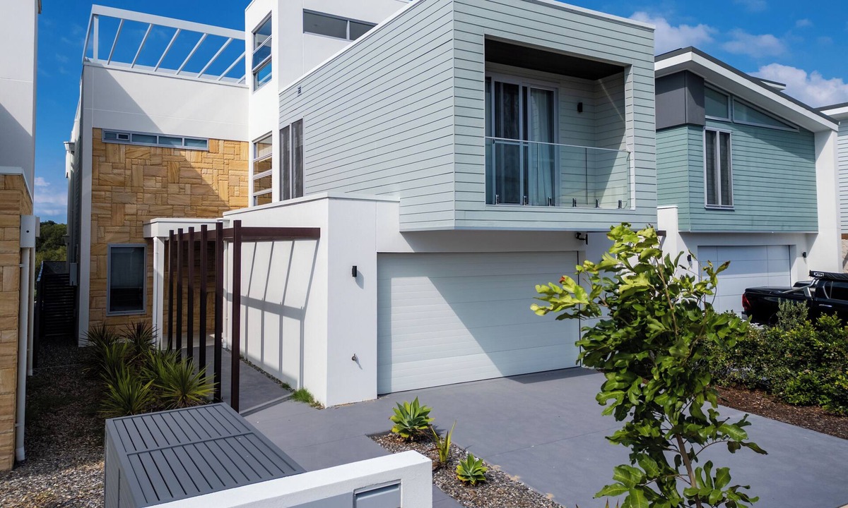 Magenta Shores House | Oceanfront Oasis - Magenta