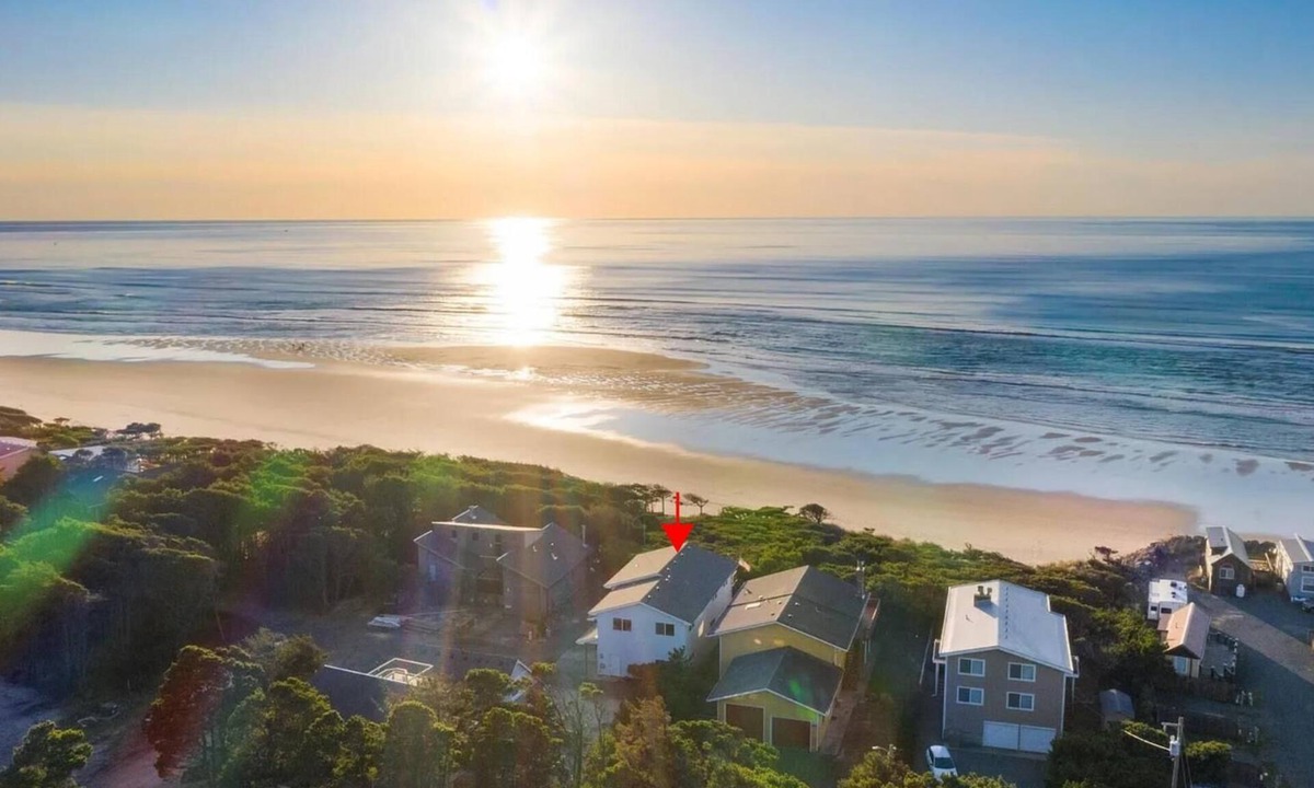 Rockaway Beach House | Oceanfront, Panoramic Views, Firepit, Dog Kennel, Outdoor Oasis