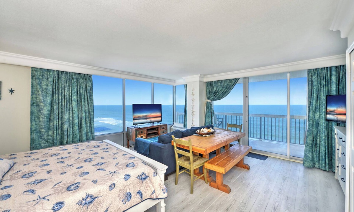 Ortona Park Condo | Oceanfront Panoramic Views | Private Balcony |King