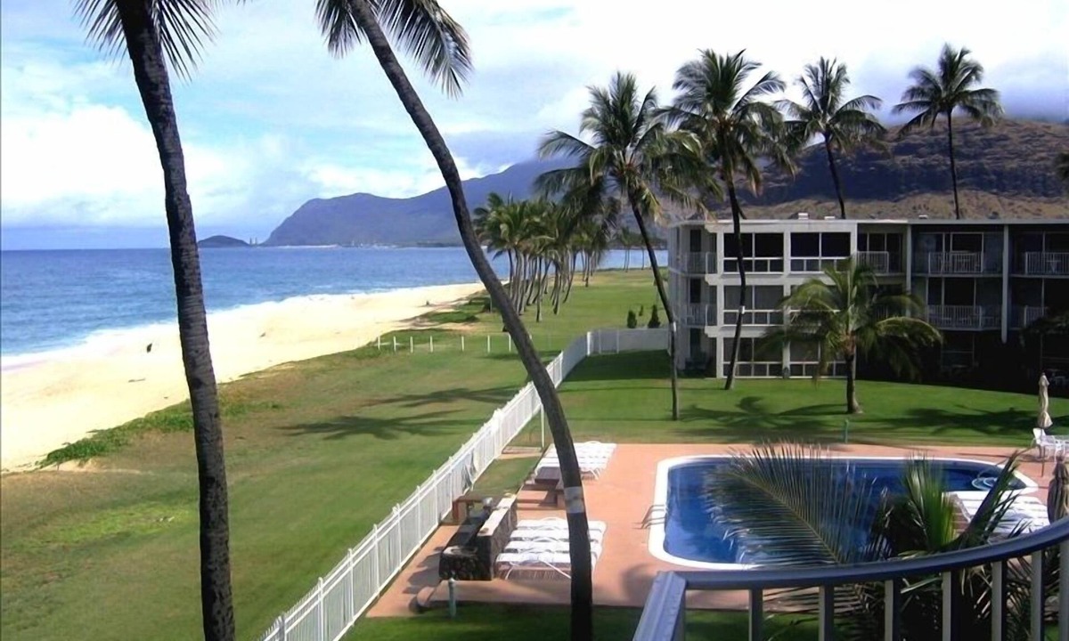 Maili Condo | Oceanfront Penthouse on Maili Beach