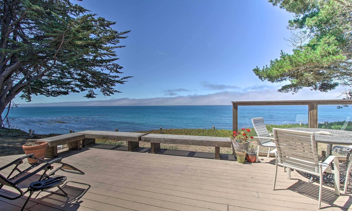 Point Arena House | Oceanfront Point Arena House w/Lovely Deck!