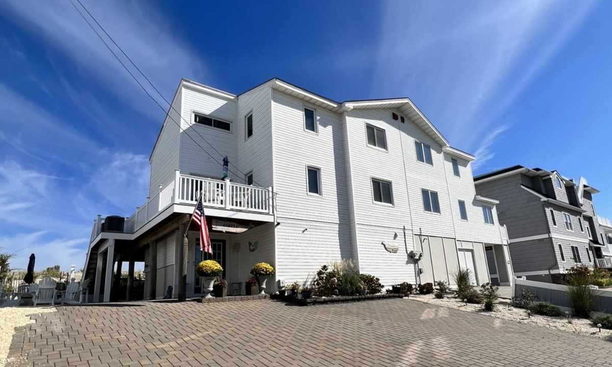Holgate House | OCEANFRONT! PRIVATE BEACH ACCESS. Yr round RENTALS !