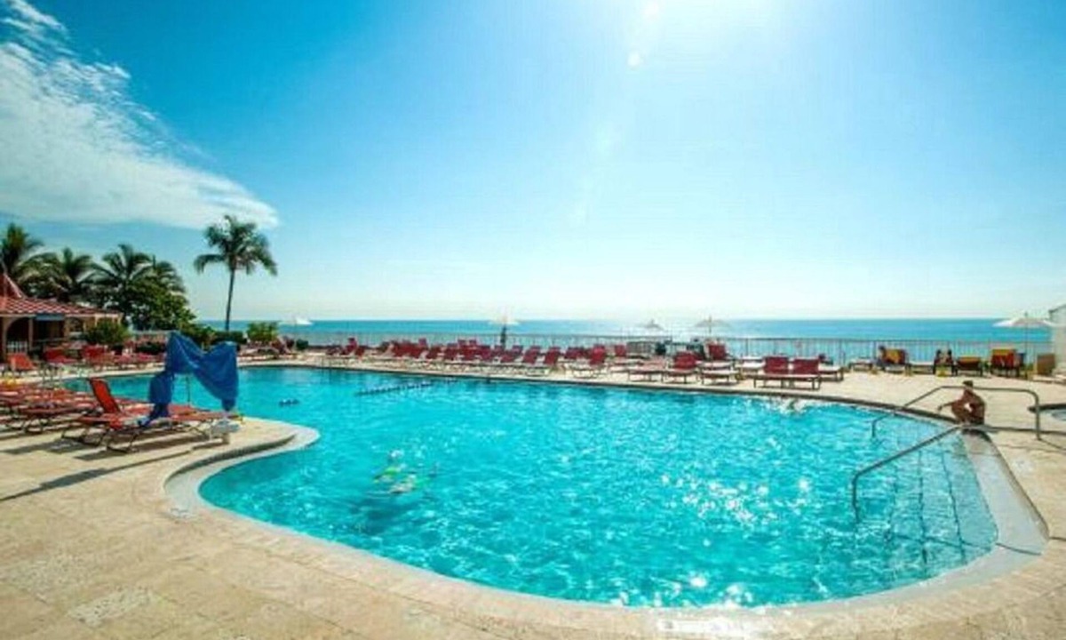 Sunny Isles Beach Condo | Oceanfront renovated condo on the beach - amazing ocean view
