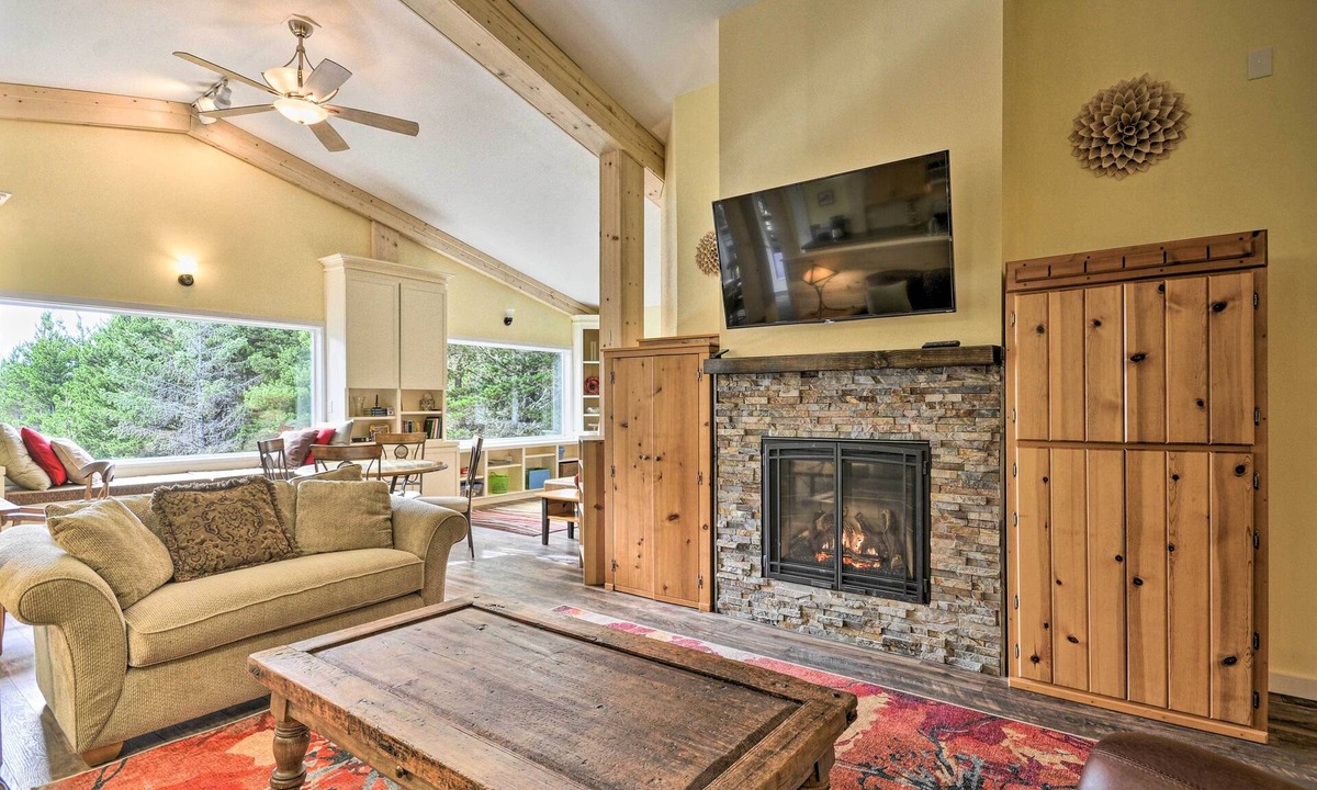 Long Beach House | Oceanfront Retreat w/Private Long Beach Access!