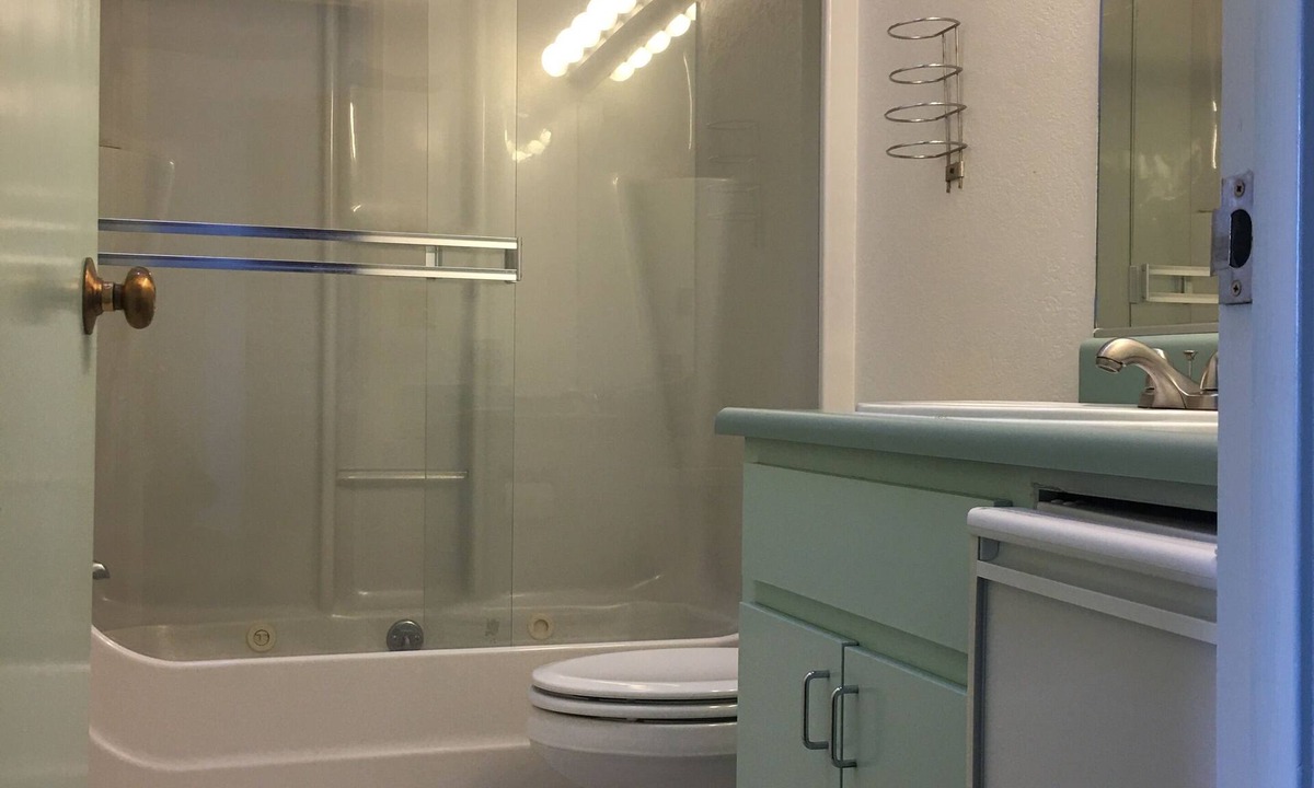 Anchor Bay Apartment | Oceanfront Room with Full Ocean View CYG