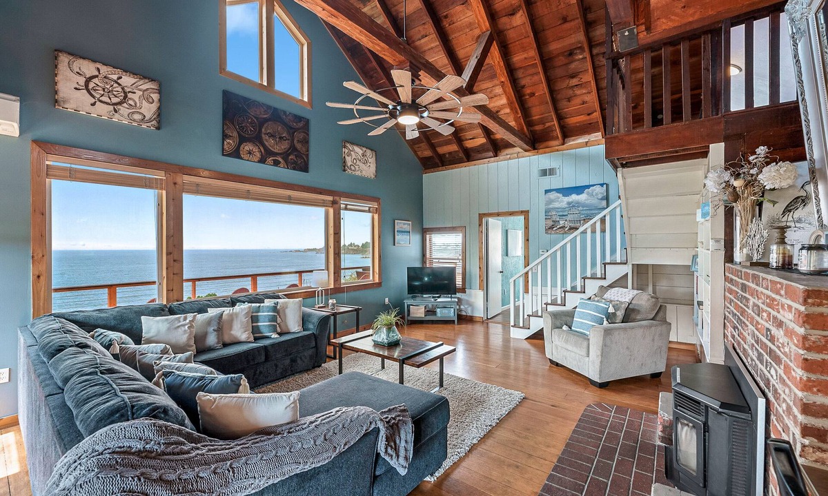 Harbor Cabin | OCEANFRONT Rustic Sunset Cabin with stunning ocean views & staircase to beach!