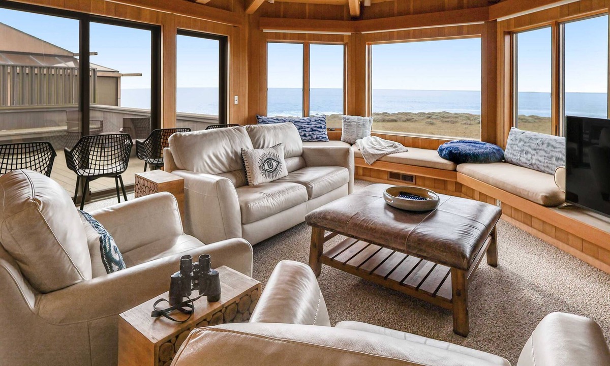 Sea Ranch House | Oceanfront seaside home with balcony & sweeping ocean views