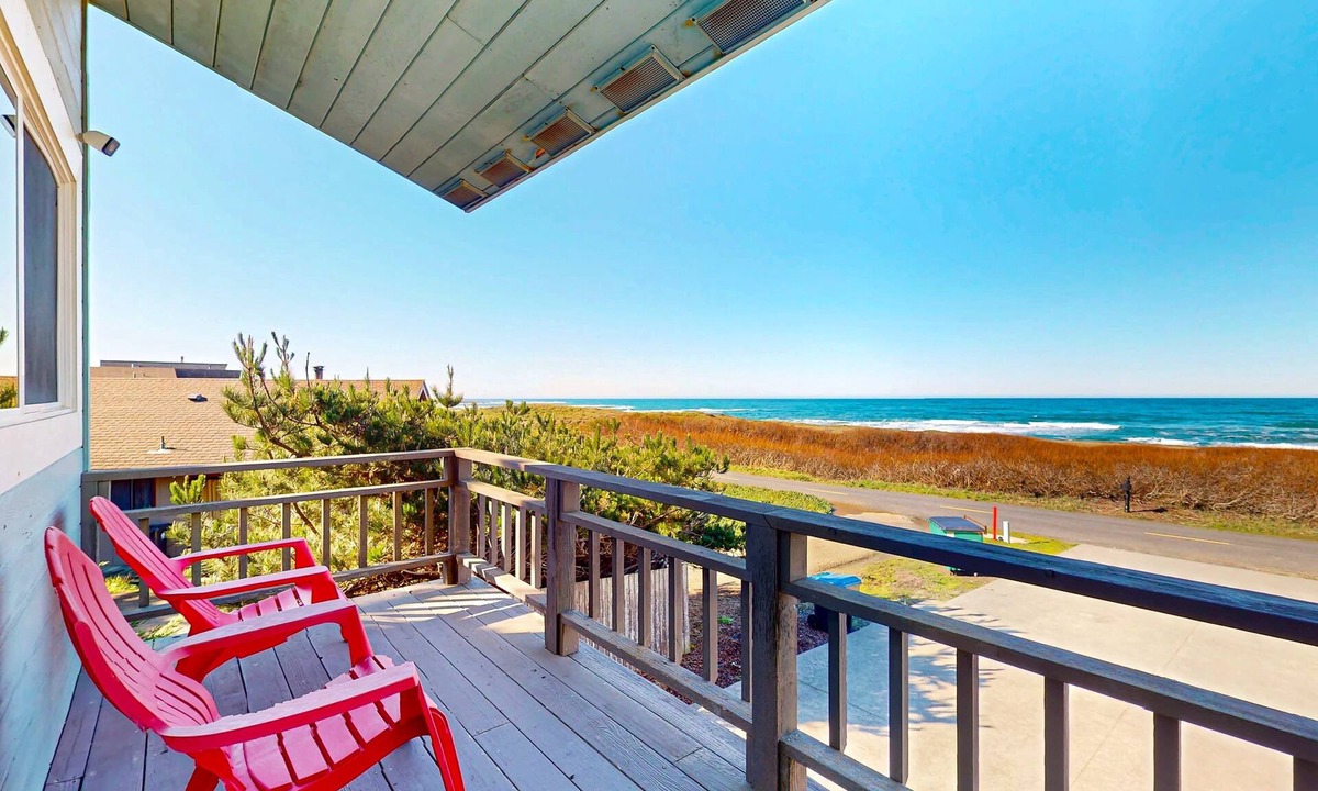 Fort Bragg House | Oceanfront Studio-Beachfront Bliss & Pet-Friendly
