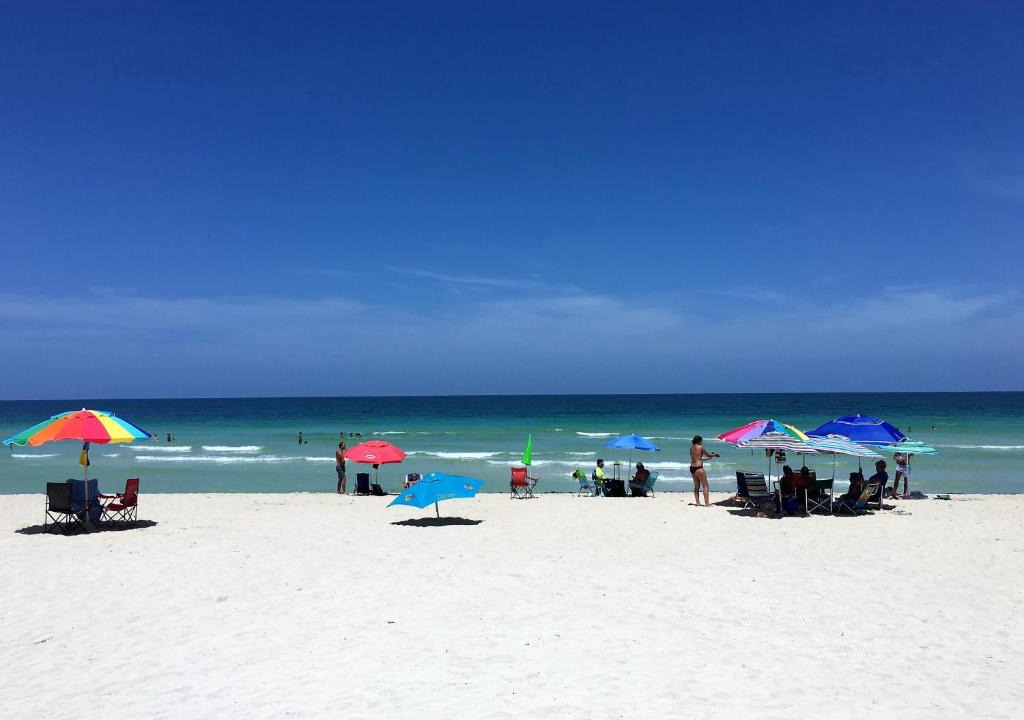 Mid Beach Apartment | Oceanfront Studio Casablanca Miami Beach