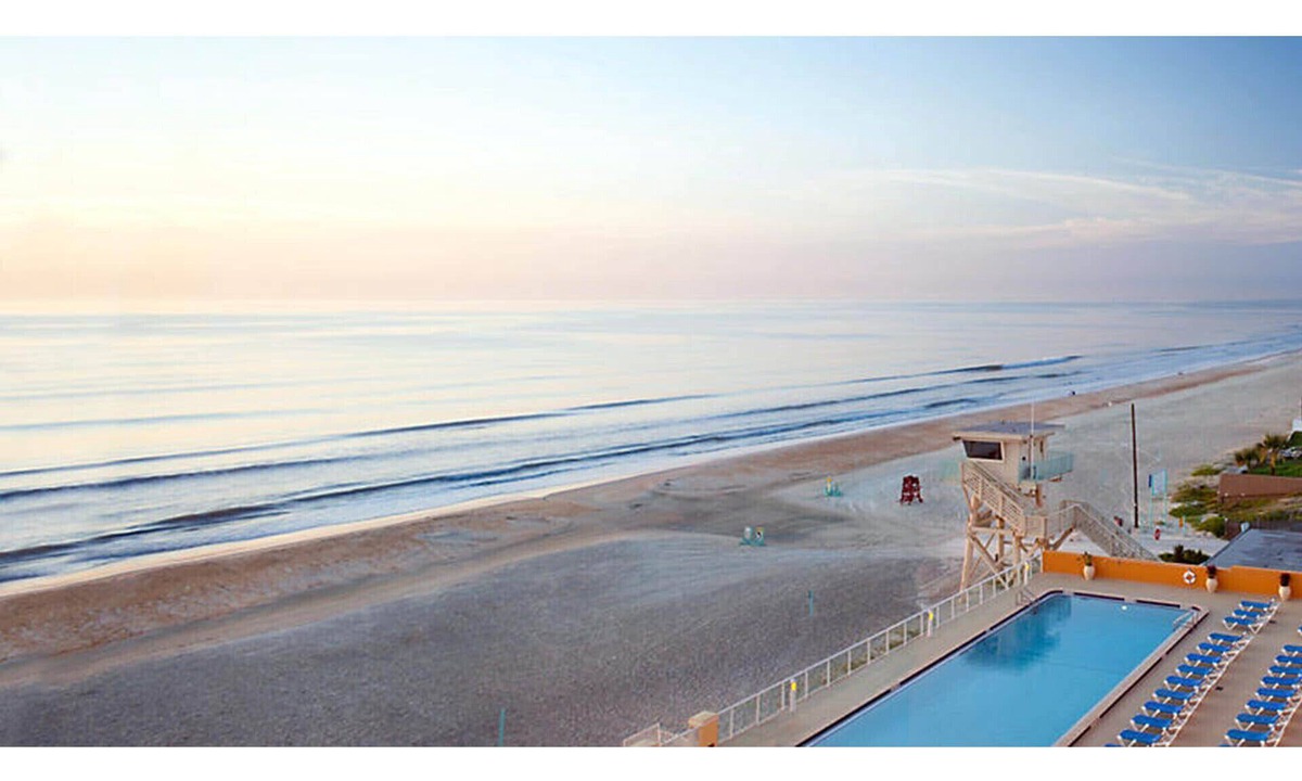 Ormond Shores Apartment | Oceanfront Studio-Underground Parking for Bike Week