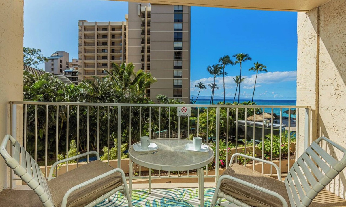 Kahana Condo | Oceanfront studio w/lanai and beach access in Kahana