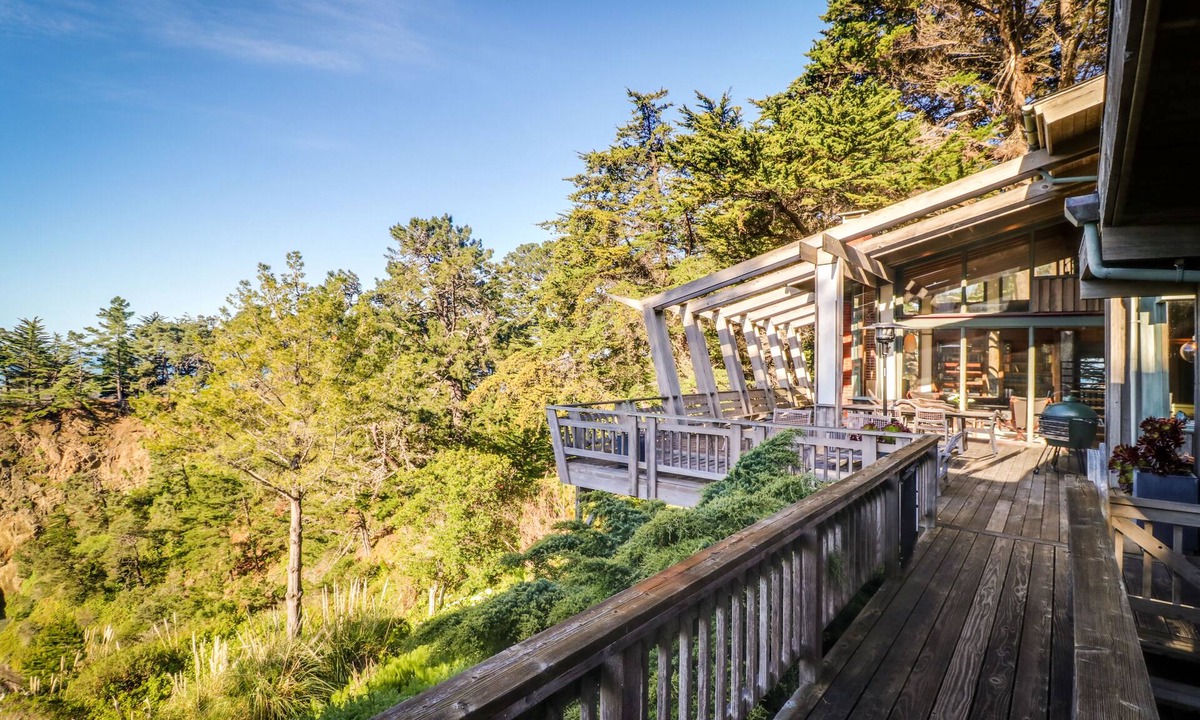 Elk House | Oceanfront Stunner with Deck, Veranda & Incredible Views - Close to Beaches