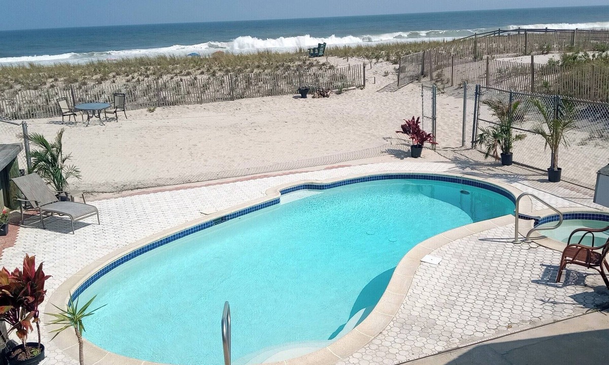 Mantoloking Apartment | Oceanfront Suite +Private Oceanfront Pool +Exclusive Private Beach forONLY1Home!