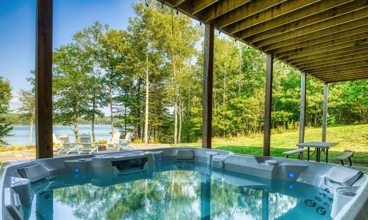 Hancock House | Oceanfront Tidal Falls Home w/ Hottub & Kayaks