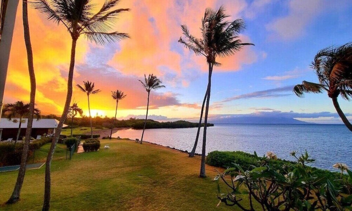 Ualapue Condo | Oceanfront true 2 bedroom w/lanai on Molokai