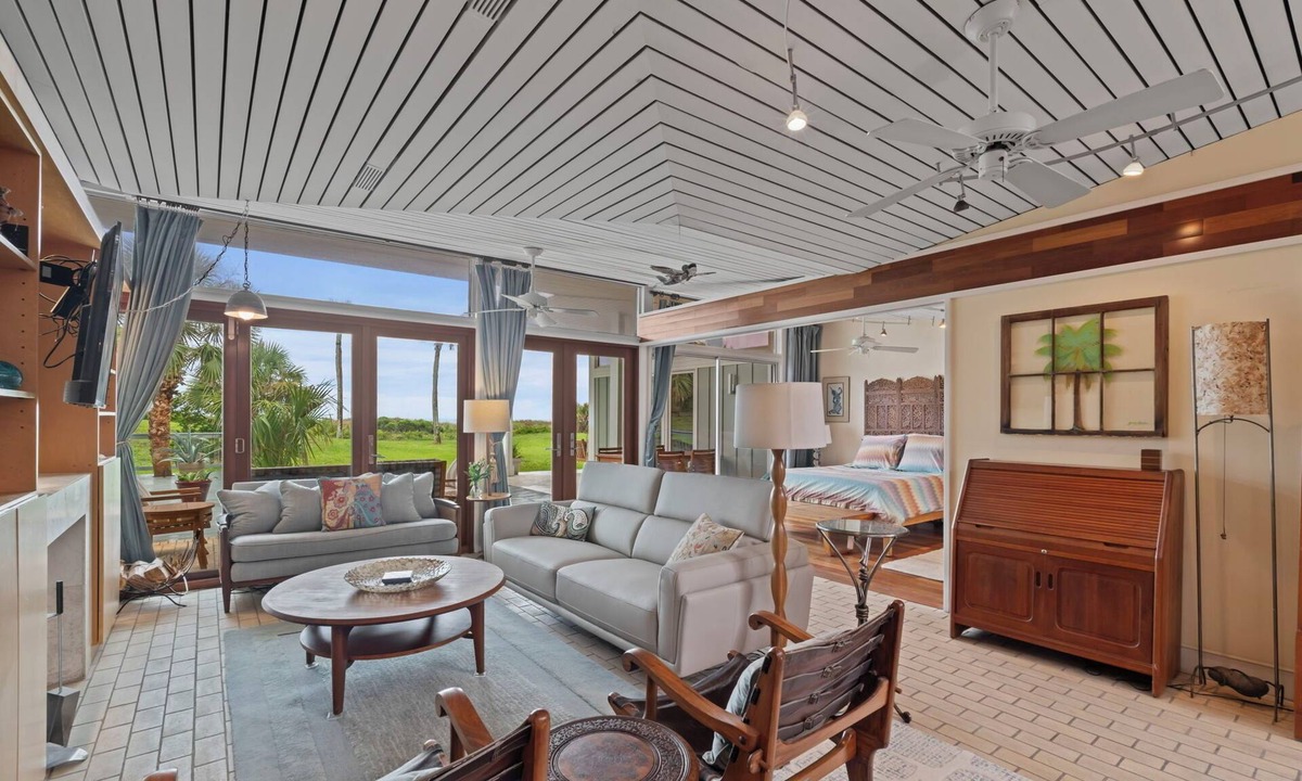 Atlantic Beach Condo | Oceanfront unit with a 800 square foot oceanfront deck