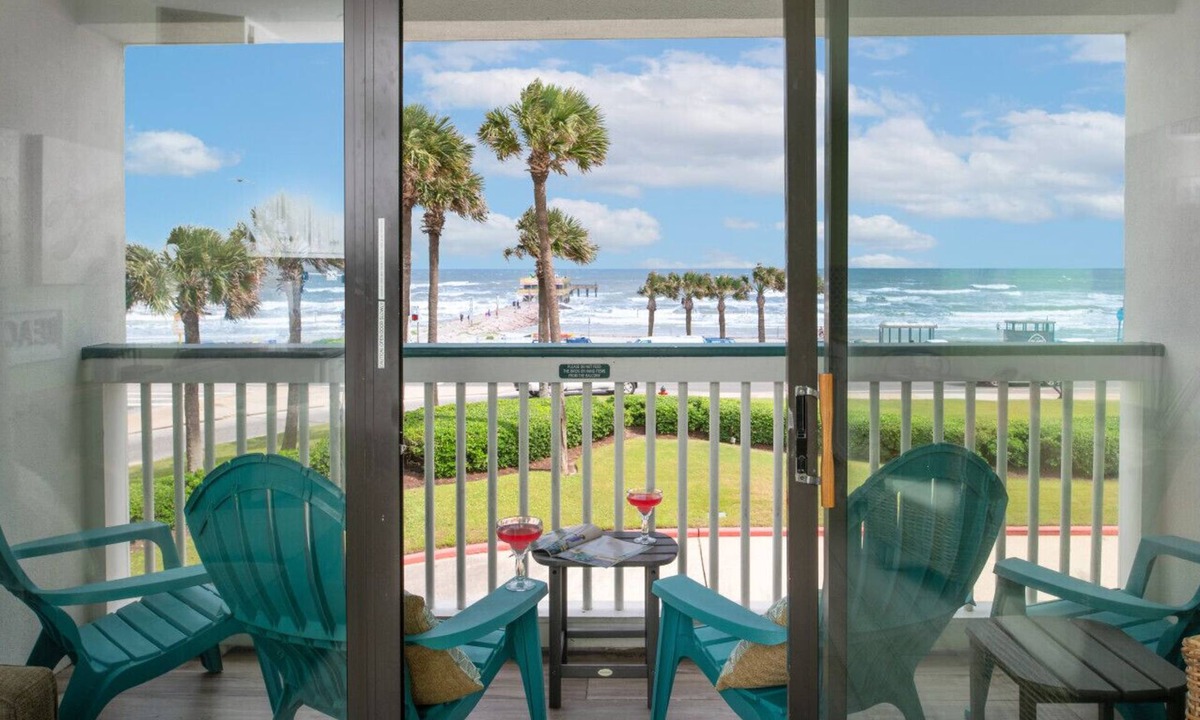 Galveston Condo | Oceanfront View, Heated Pool, Casa Del Mar!