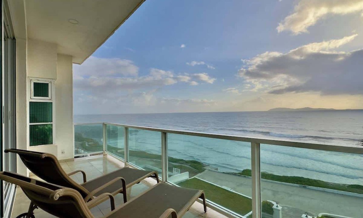 Playas De Tijuana House | Oceanfront Villa 4BR 4BA Real Mediterraneo with pool