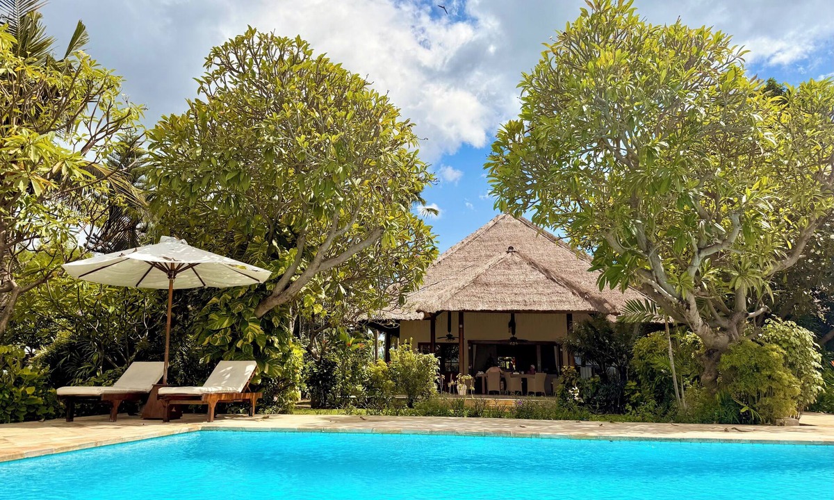 Lokapaksa Villa | Oceanfront Villa Mawar – Private Pool, Gorgeous Sunsets & Friendly Staff