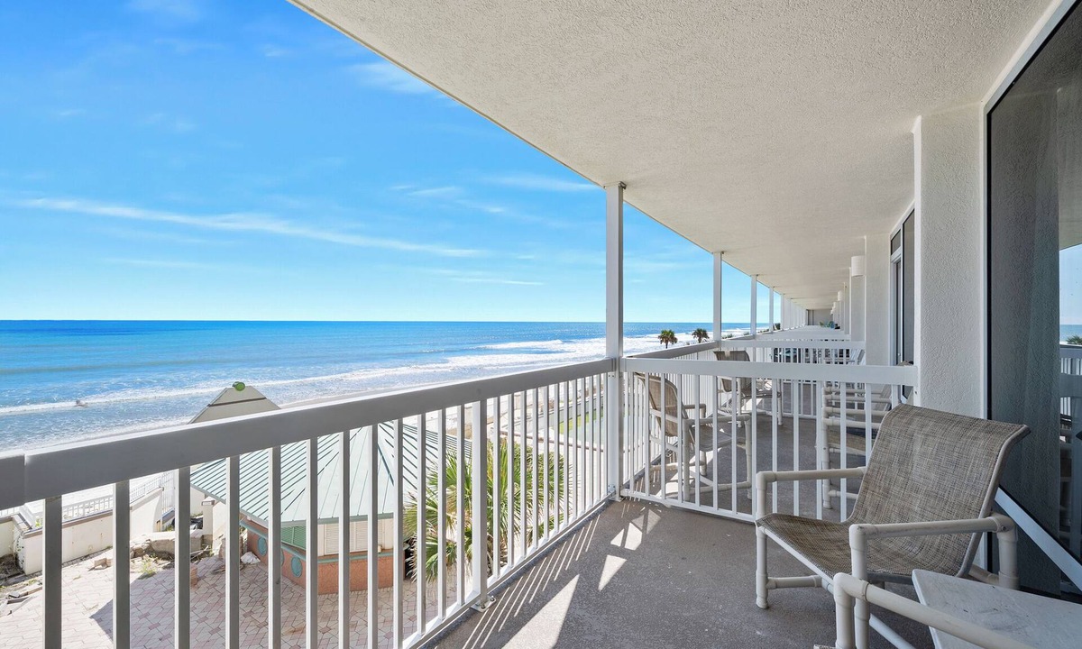 Ortona Park Condo | Oceanfront w/Balcony 1BD Sleeps 5 DBR