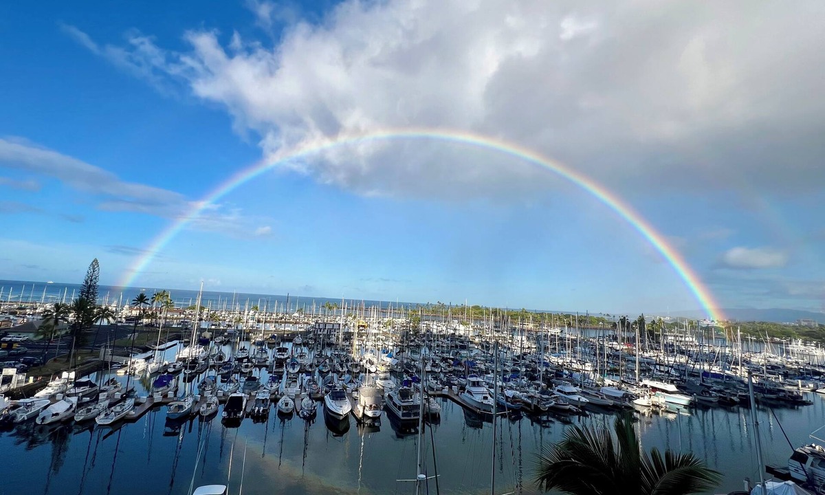 Waikiki Condo | Oceanfront, Yacht Harbor, Luxury, Friday Fireworks front row seat, FAB!