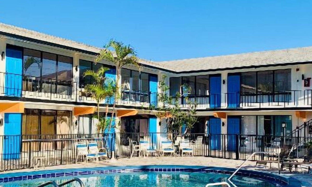 Deerfield Beach Hotel | Oceans 735