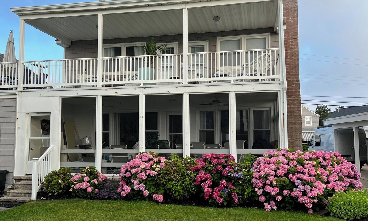Gardens House | Oceans views all day long!