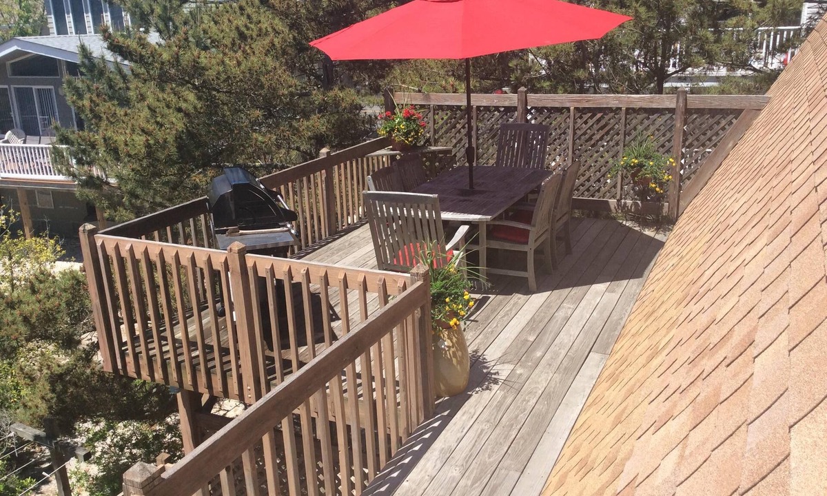 Harvey Cedars House | Oceanside, 1 minute walk to beach, large deck, ample parking, ac