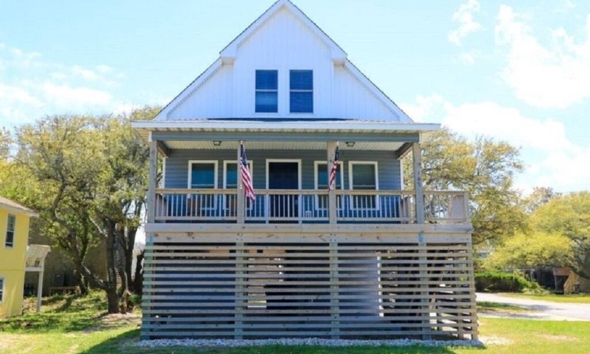 Nags Head House | OCEANSIDE! 3 Bedroom 4 Bath Home! 5 Star Property!