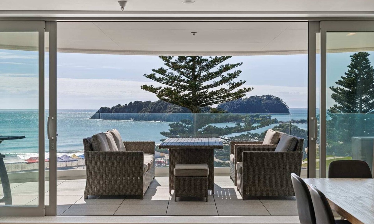 Mount Maunganui Apartment | Oceanside Bliss Absolute Beachfront Stunning Views