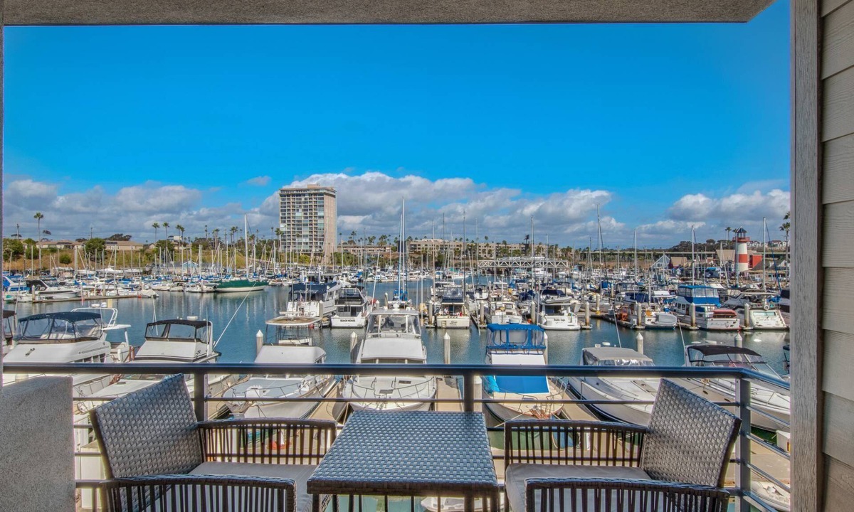 Townsite Condo | Oceanside Harbor Views + Steps from Top Rated Harbor Beach