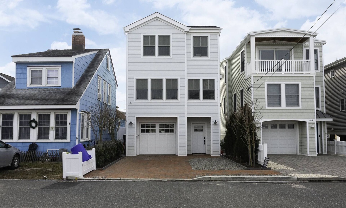 Ship Bottom House | Oceanside home with plunge pool! Pet friendly!