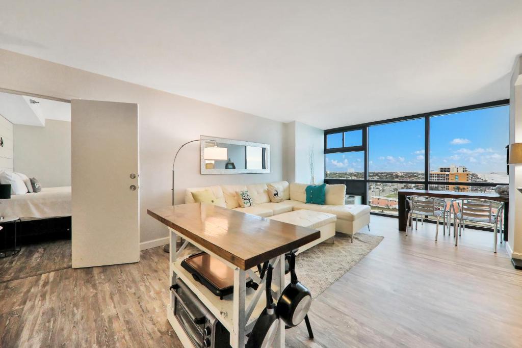 Daytona Beach Hotel | Oceanside