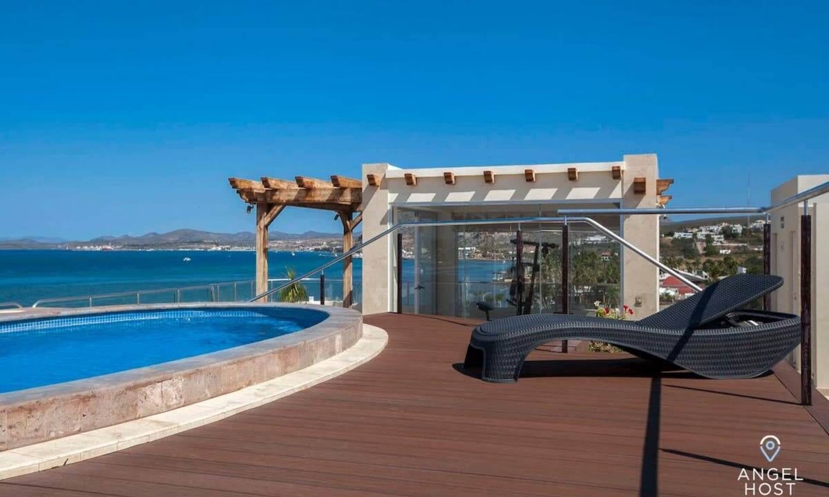 Esterito Apartment | Oceanview Balcony, RoofPool, Steps to Malecón